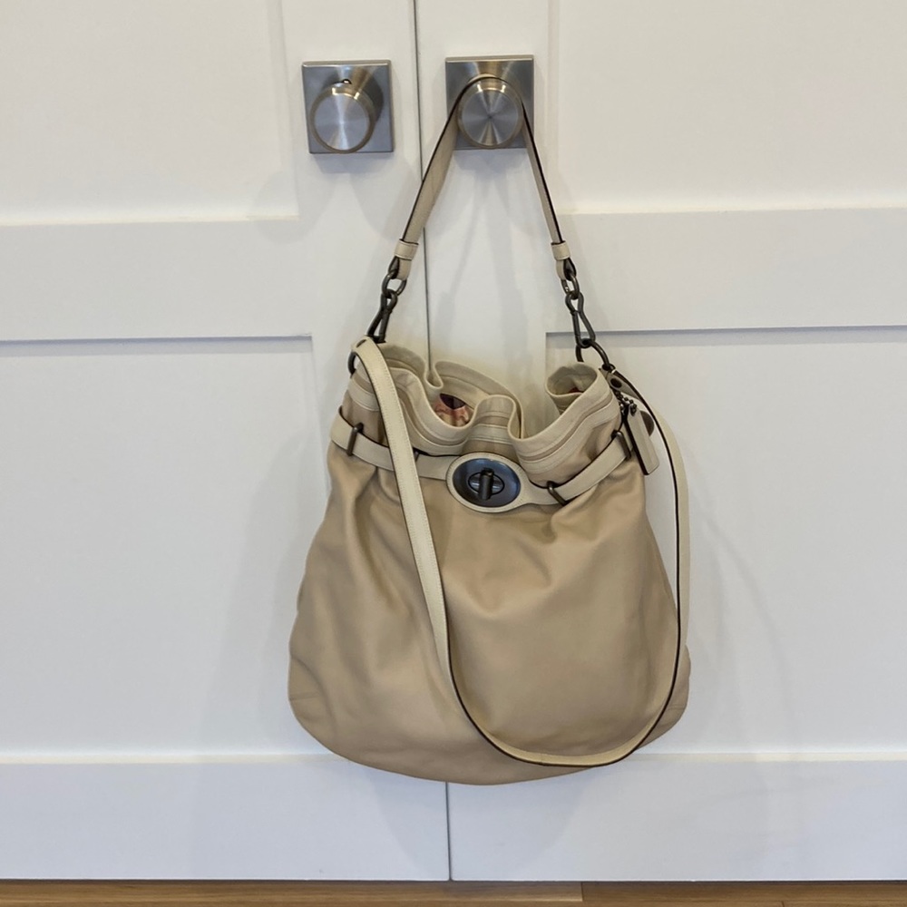 Coach large Shoulder bag with crossbody strap, cream